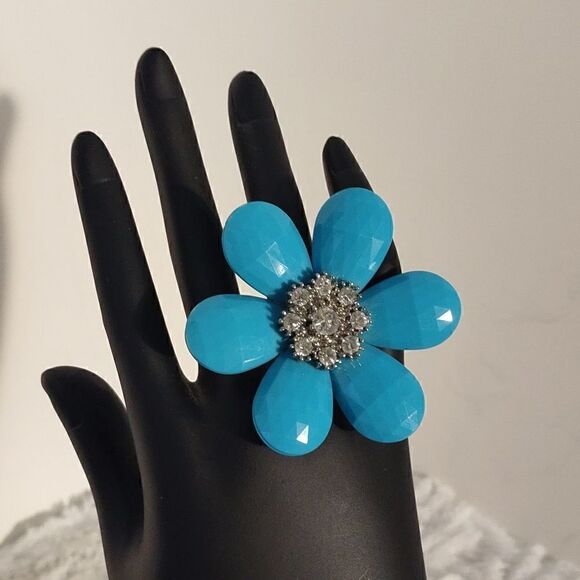 Vtg. Blue Lucite Flower With Rhinestones Mod Ring - Picture 1 of 6
